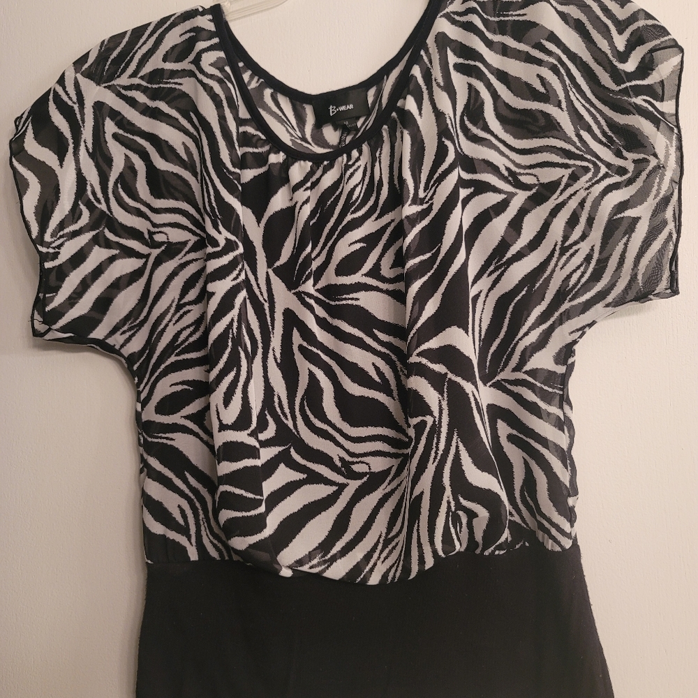 Black and White B-wear top - size medium